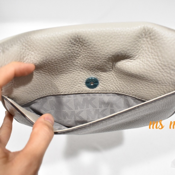 NWT Michael Kors Medium LEATHER Flap corssbody - Picture 5 of 6